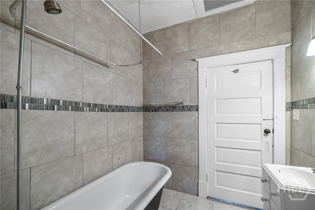 637 E 39th Street Property Photo 31