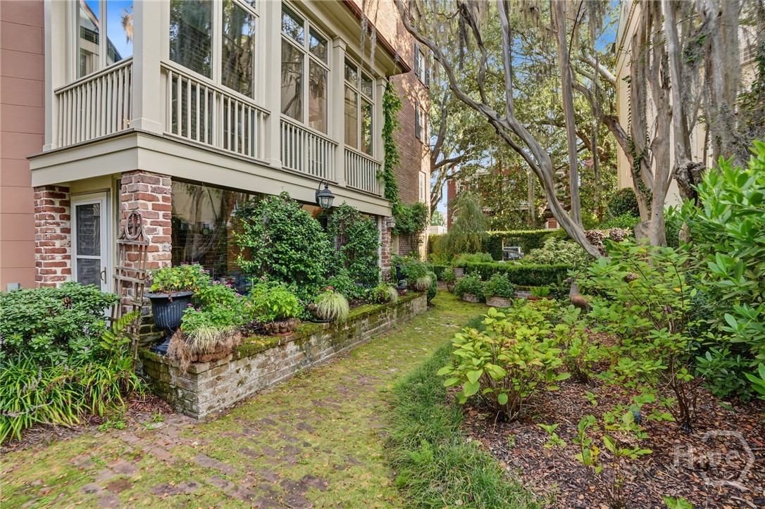 11 W Jones Street Property Photo 44