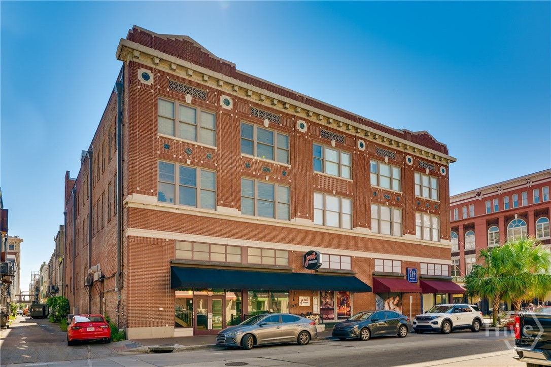122 W Broughton Street 305