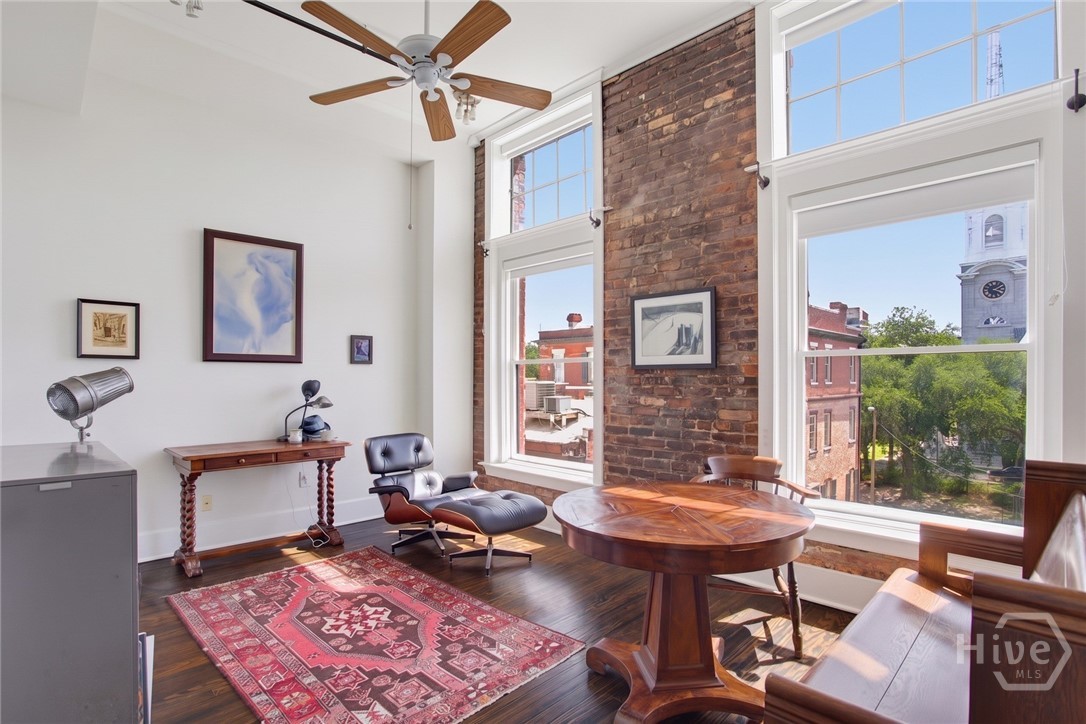 9 W York Street 305