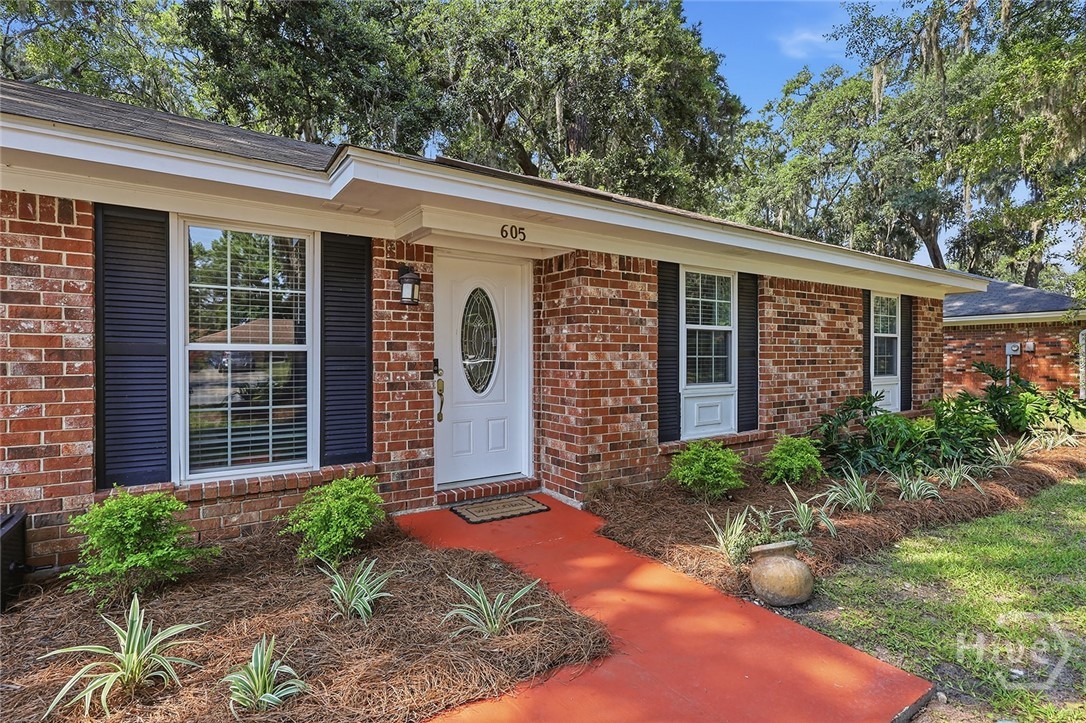 605 Leaning Oaks Drive Property Photo 1