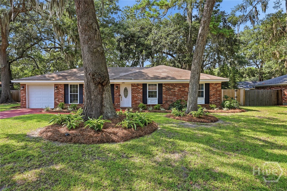 605 Leaning Oaks Drive Property Photo 4