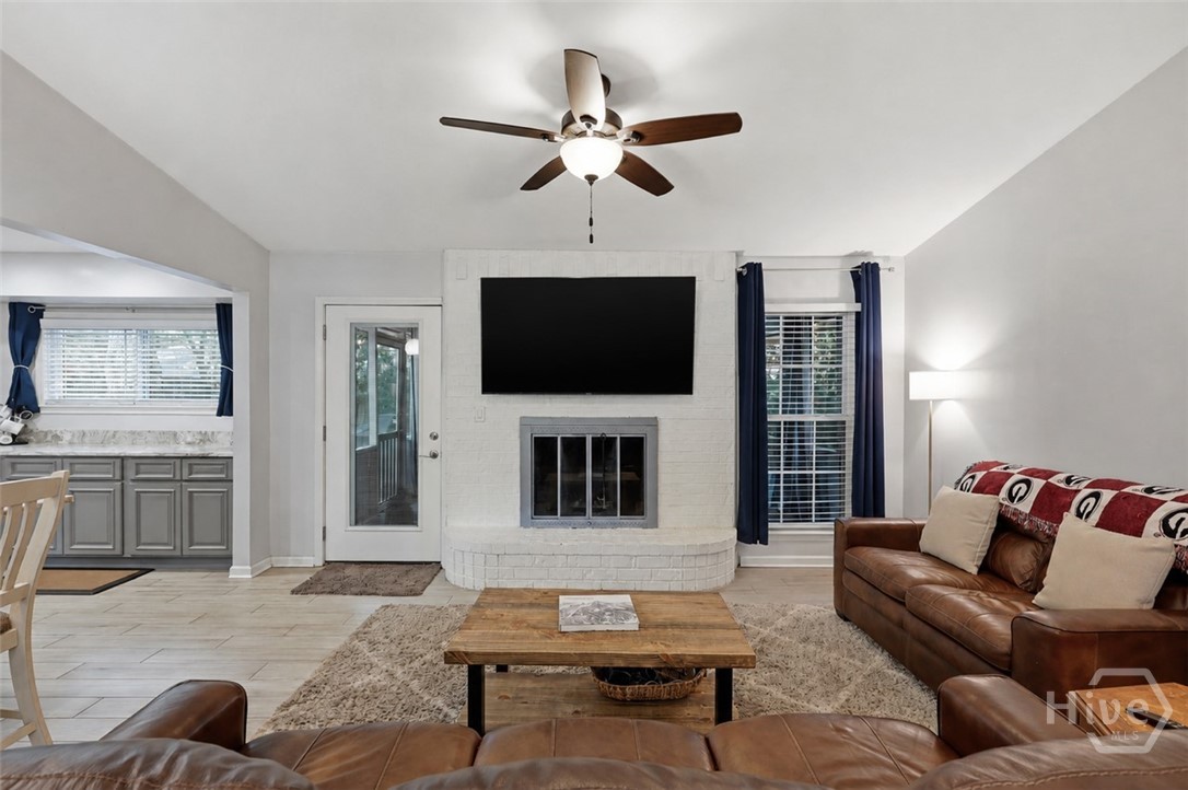 605 Leaning Oaks Drive Property Photo 10