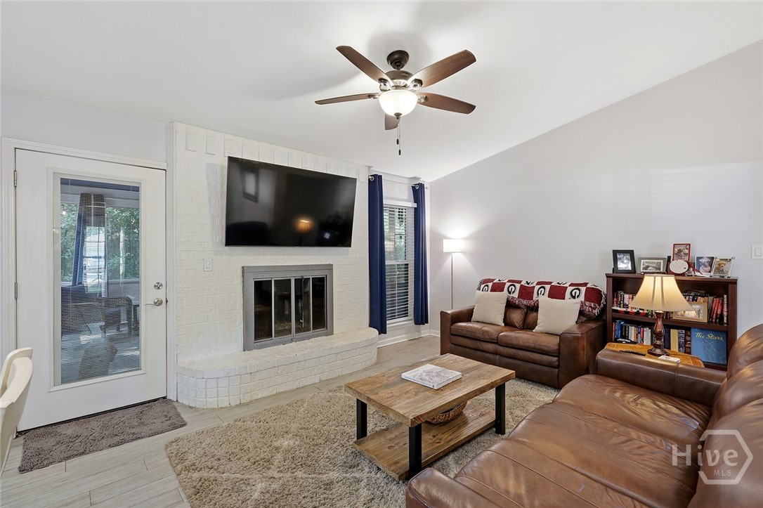 605 Leaning Oaks Drive Property Photo 12