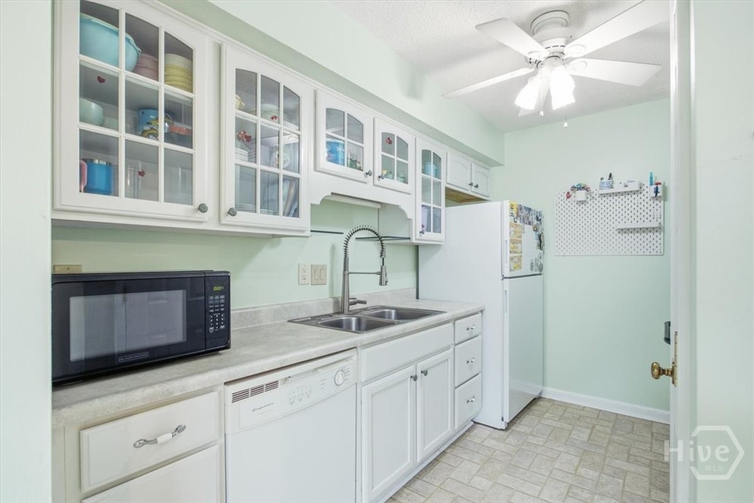 455 Mall Boulevard 76 Property Photo 10