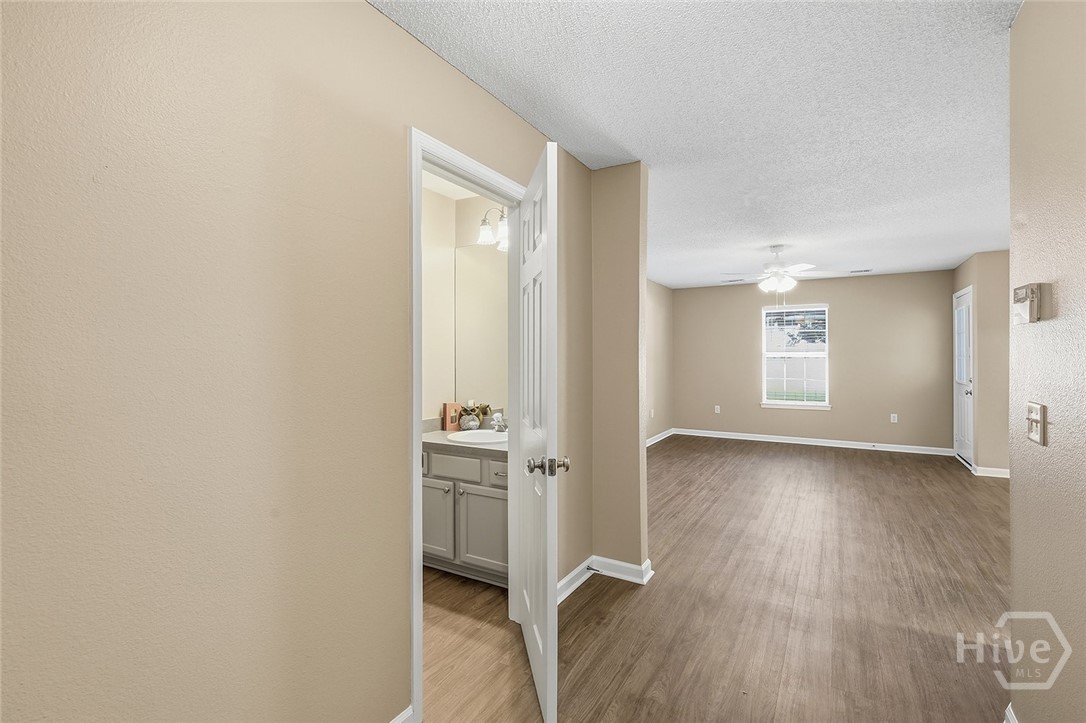 1014 E Towne Park Drive Property Photo 4