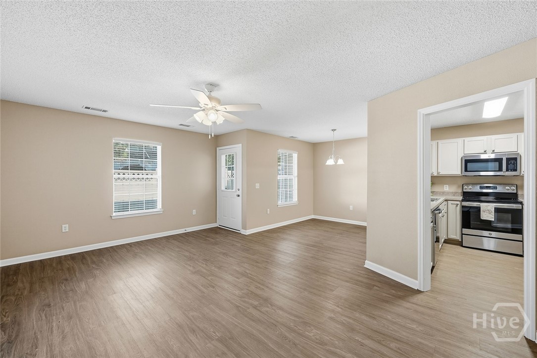 1014 E Towne Park Drive Property Photo 8