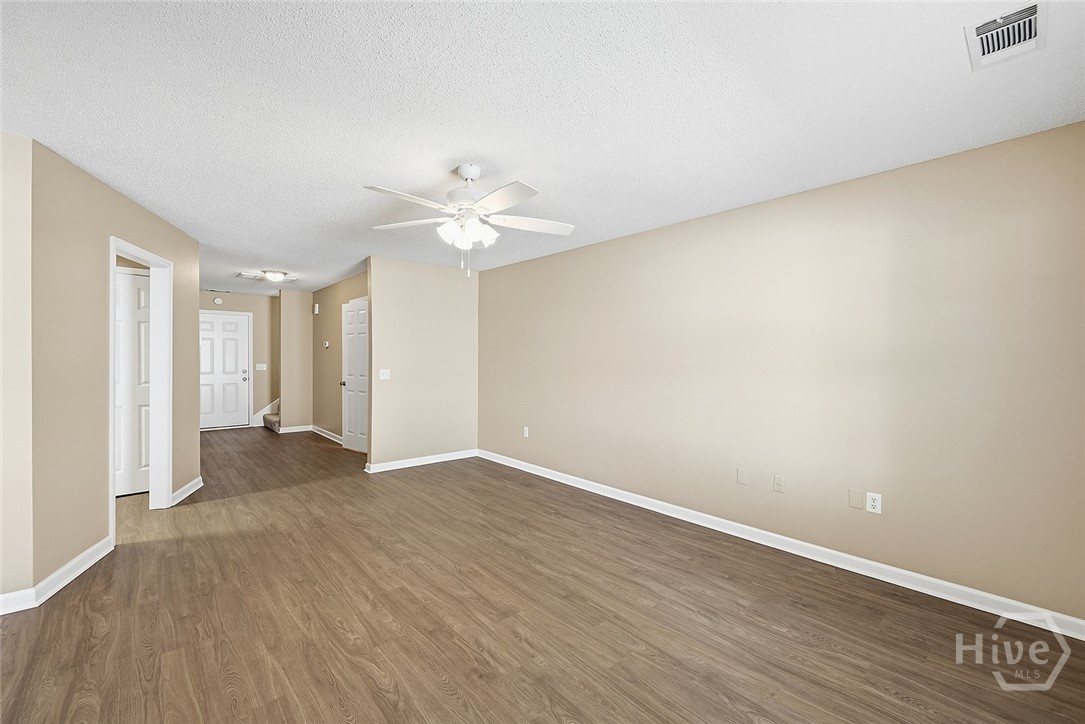 1014 E Towne Park Drive Property Photo 9