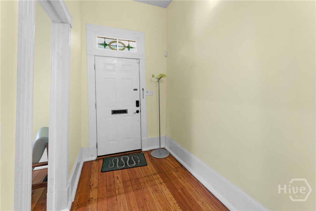 524 E Henry Street Property Photo 6