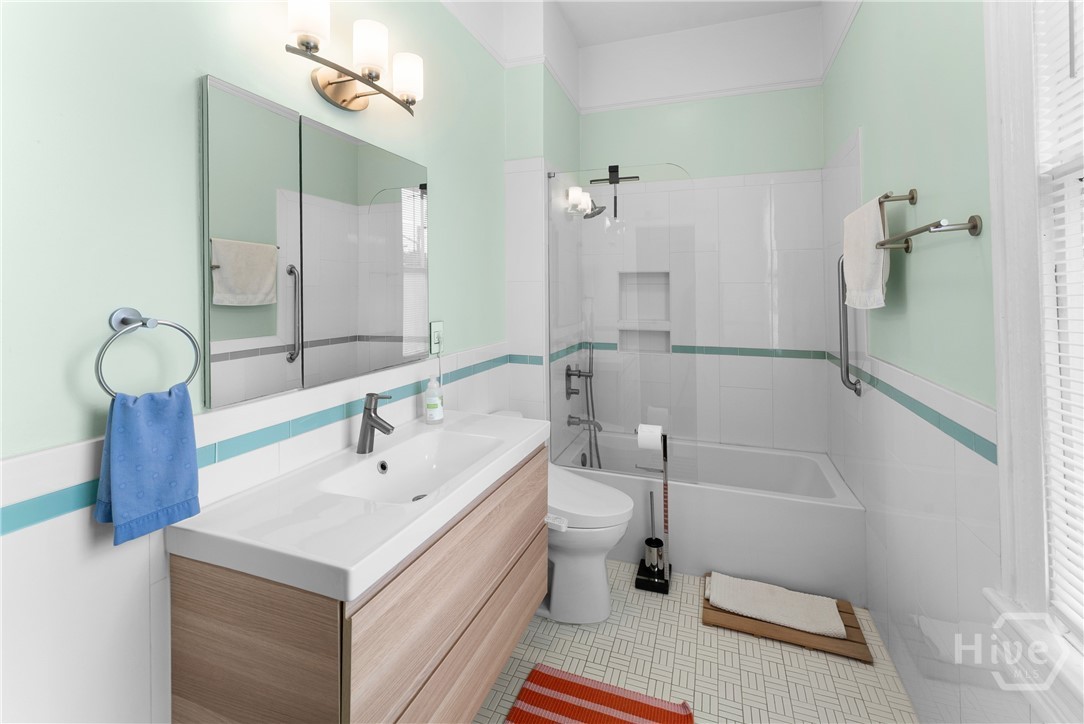 524 E Henry Street Property Photo 23