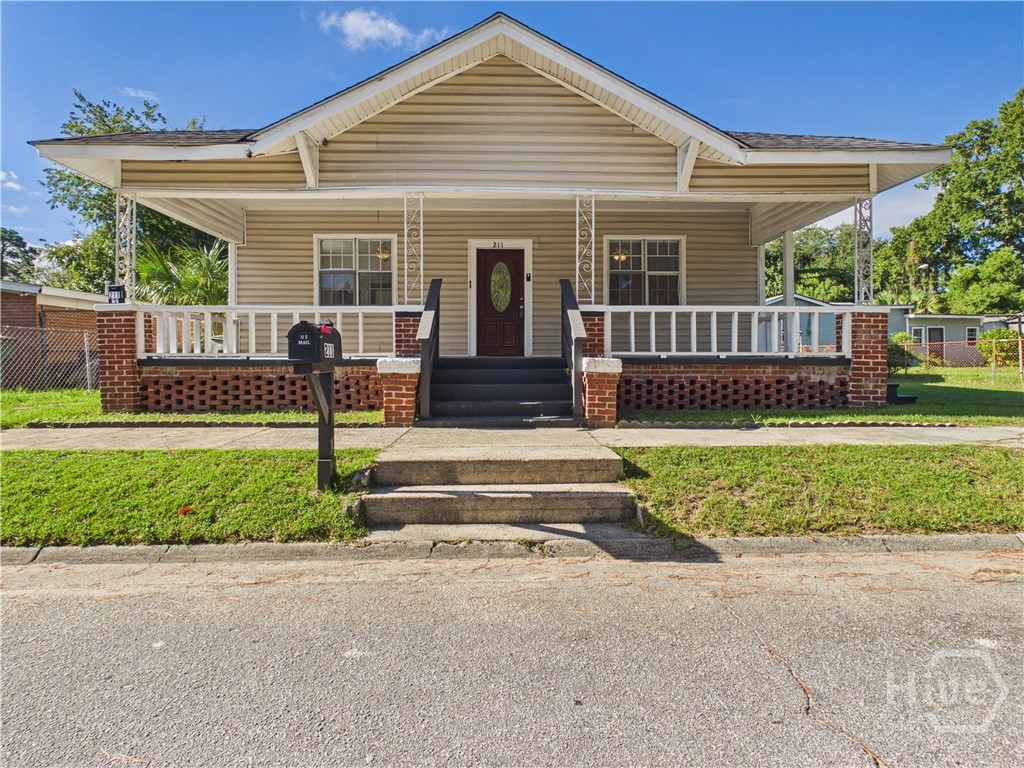 211 W 59th Street Property Photo 1