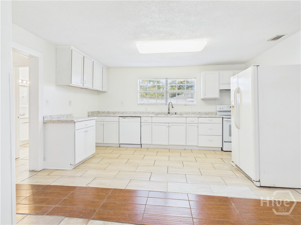 211 W 59th Street Property Photo 23