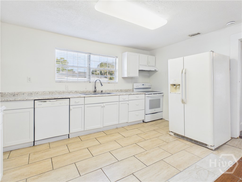 211 W 59th Street Property Photo 24