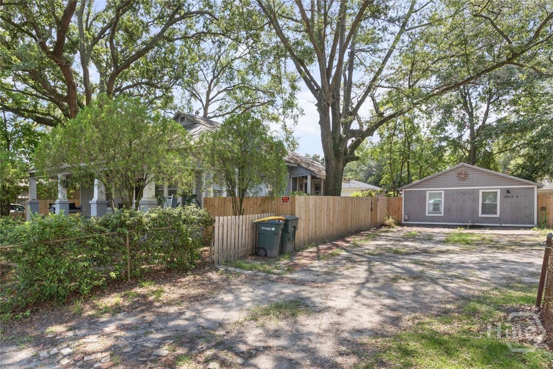 1911 Capital Street Property Photo 2