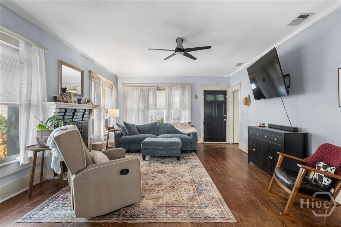 1911 Capital Street Property Photo 4