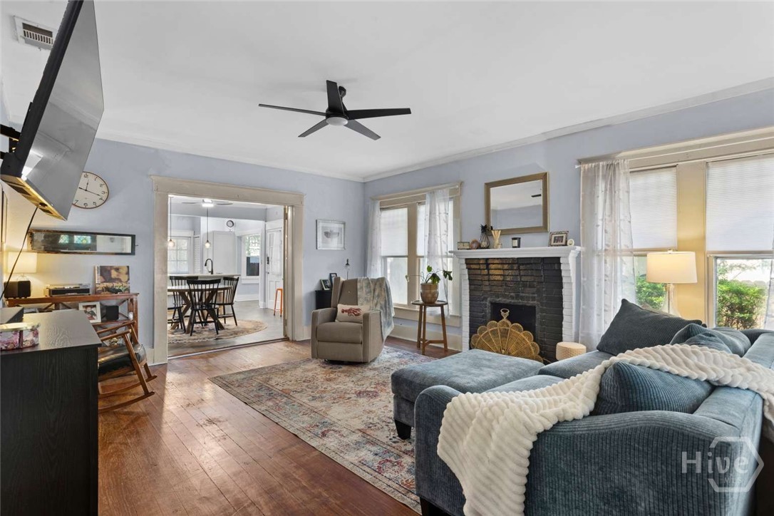 1911 Capital Street Property Photo 5