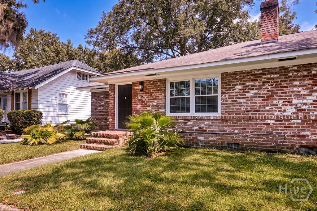 916 Maupas Avenue Property Photo 3