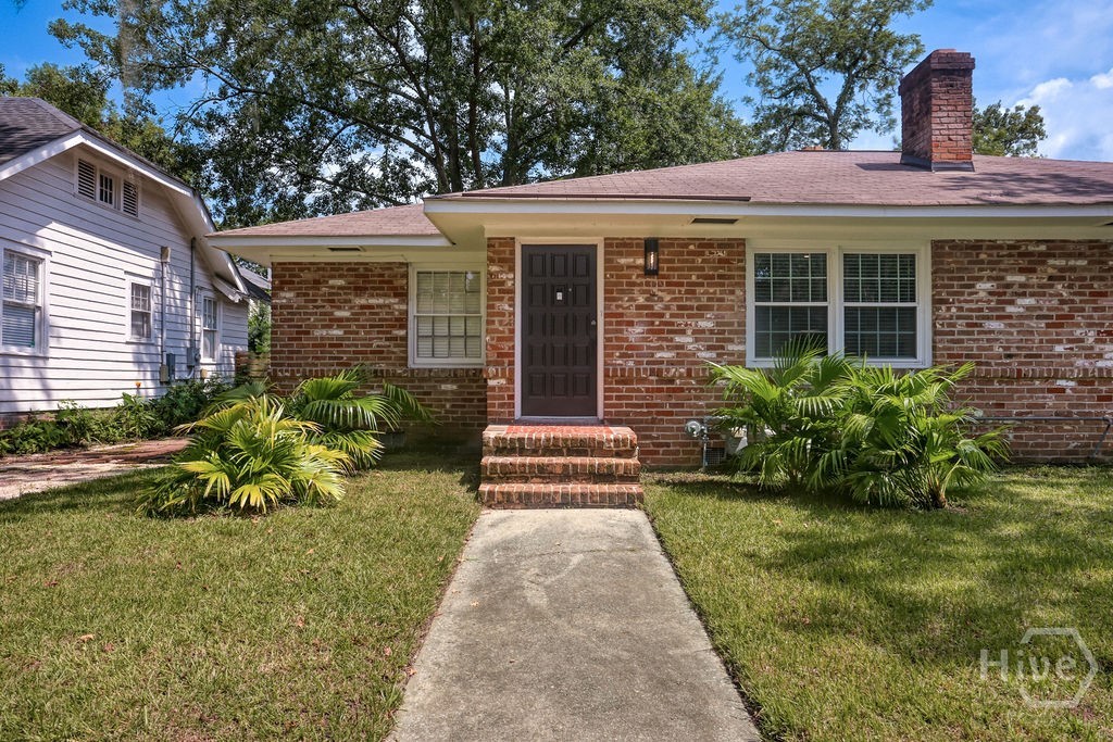 916 Maupas Avenue Property Photo 4