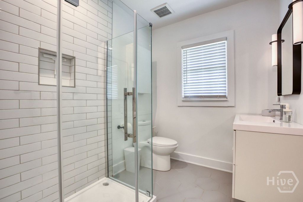916 Maupas Avenue Property Photo 24