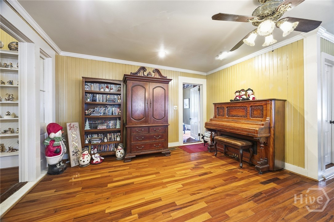 310 S Lewis Street Property Photo 13