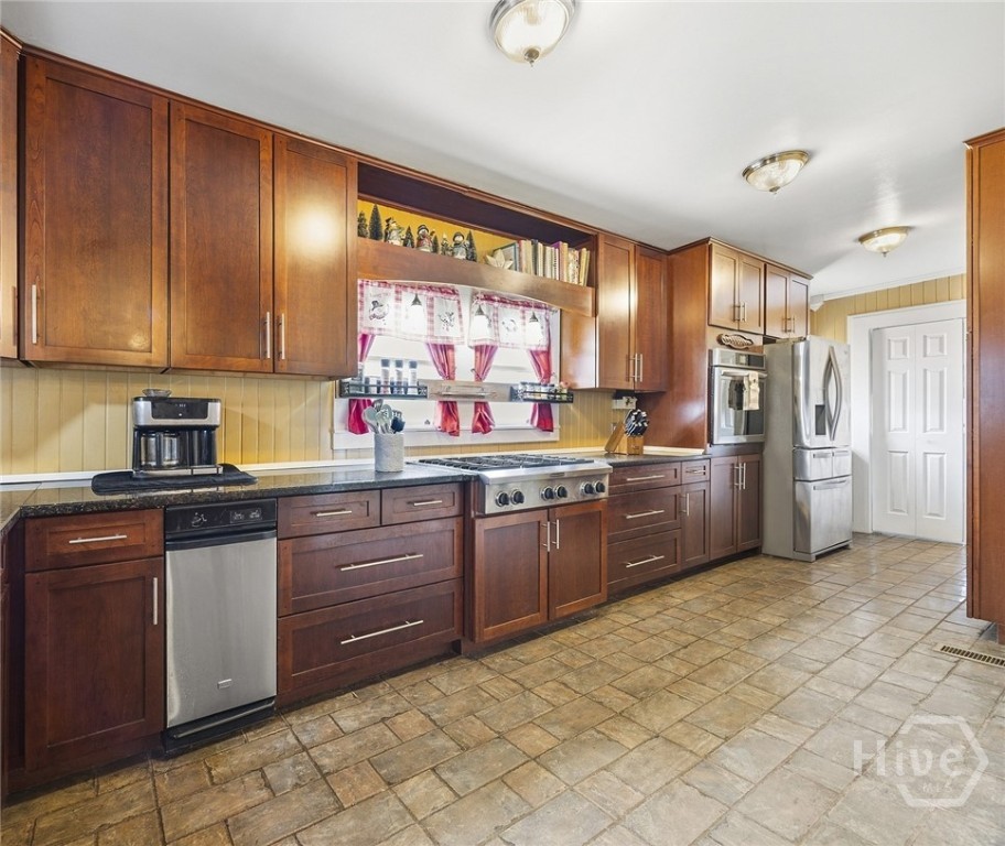310 S Lewis Street Property Photo 14
