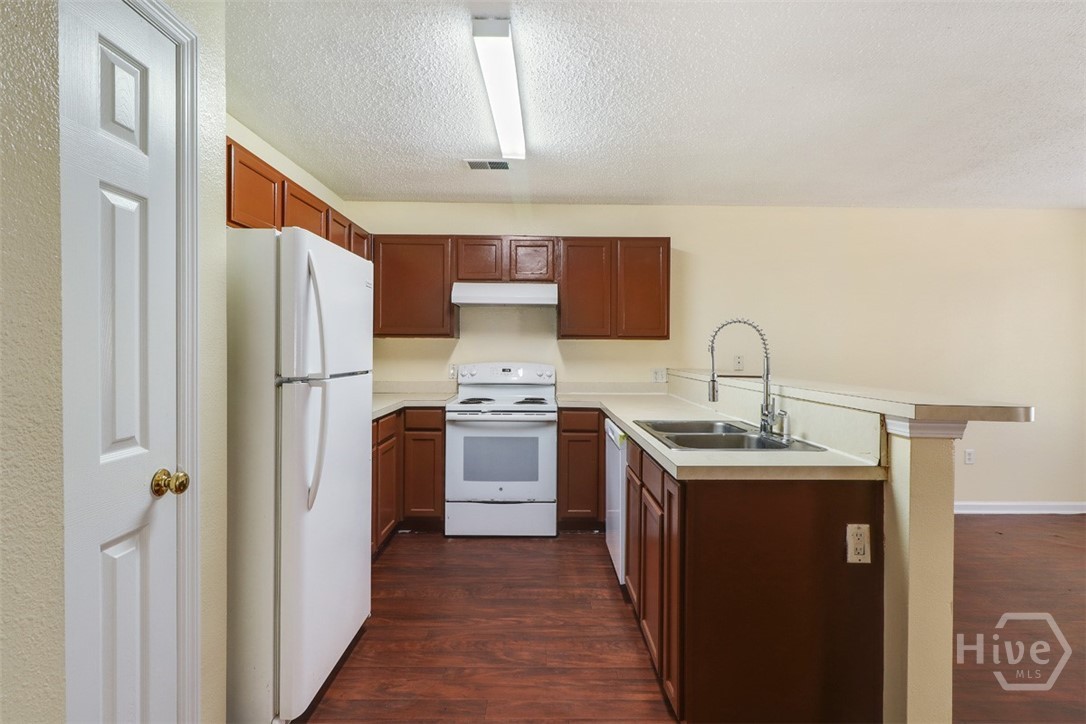 1118 Towne Park Drive Property Photo 7