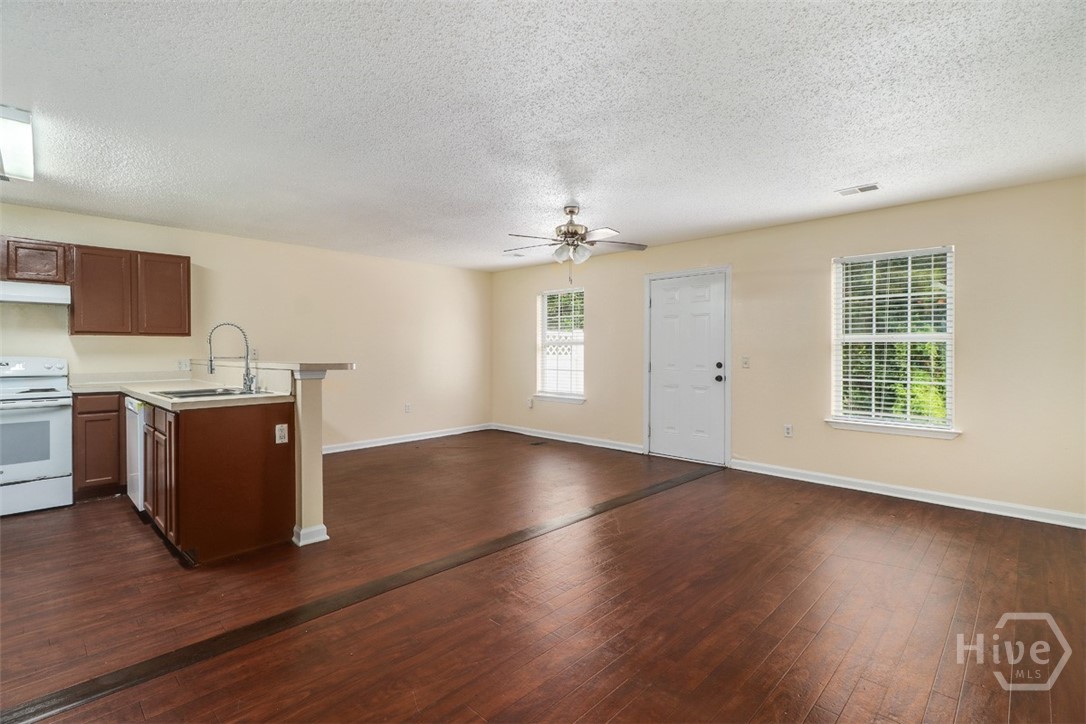 1118 Towne Park Drive Property Photo 11