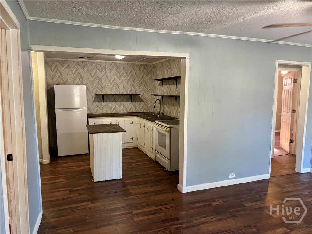 348 N College Street Property Photo 5