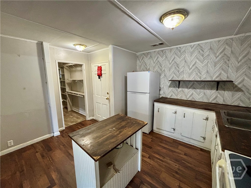 348 N College Street Property Photo 8