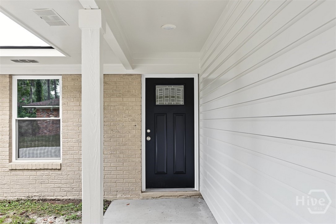 605 Lee Blvd Property Photo 4