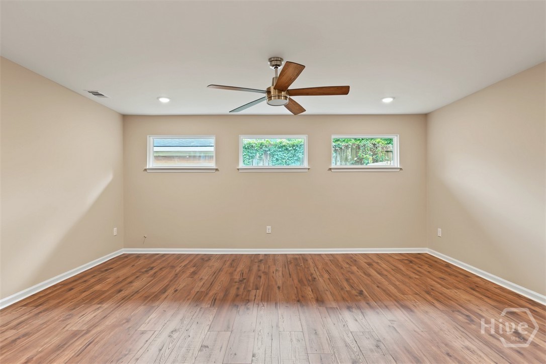 605 Lee Blvd Property Photo 17