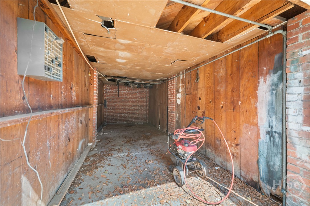 108 W 33rd Street Property Photo 7