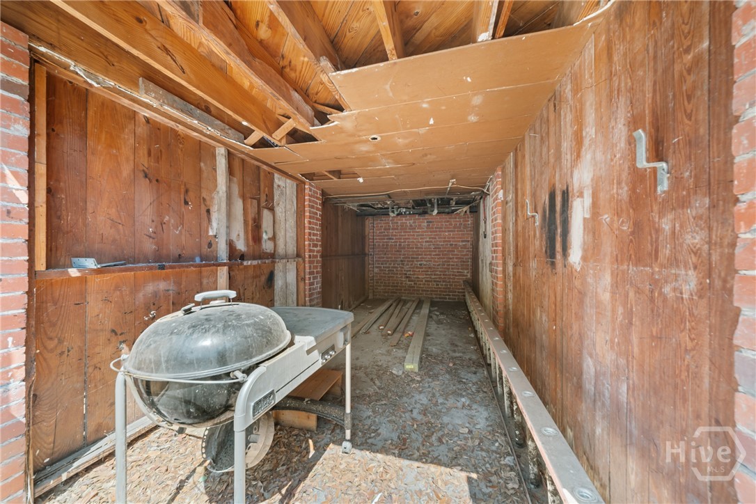108 W 33rd Street Property Photo 8