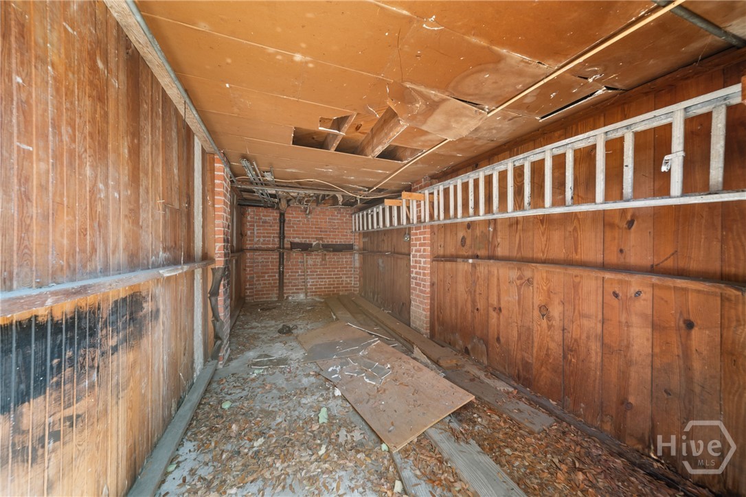 108 W 33rd Street Property Photo 9