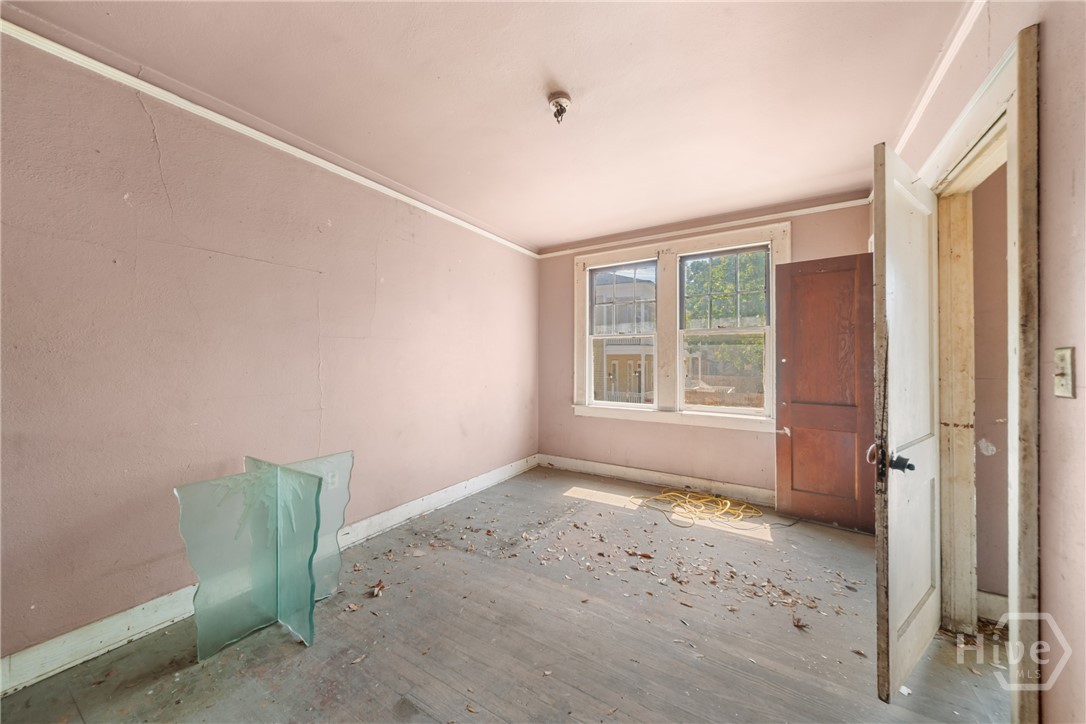 108 W 33rd Street Property Photo 12