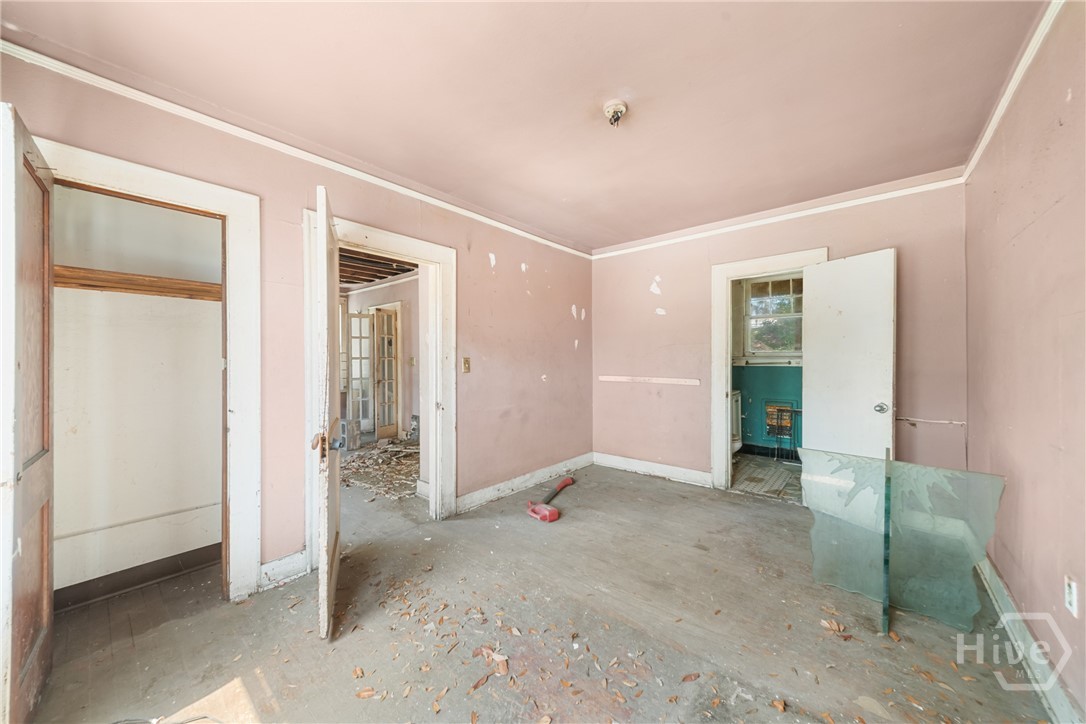 108 W 33rd Street Property Photo 13