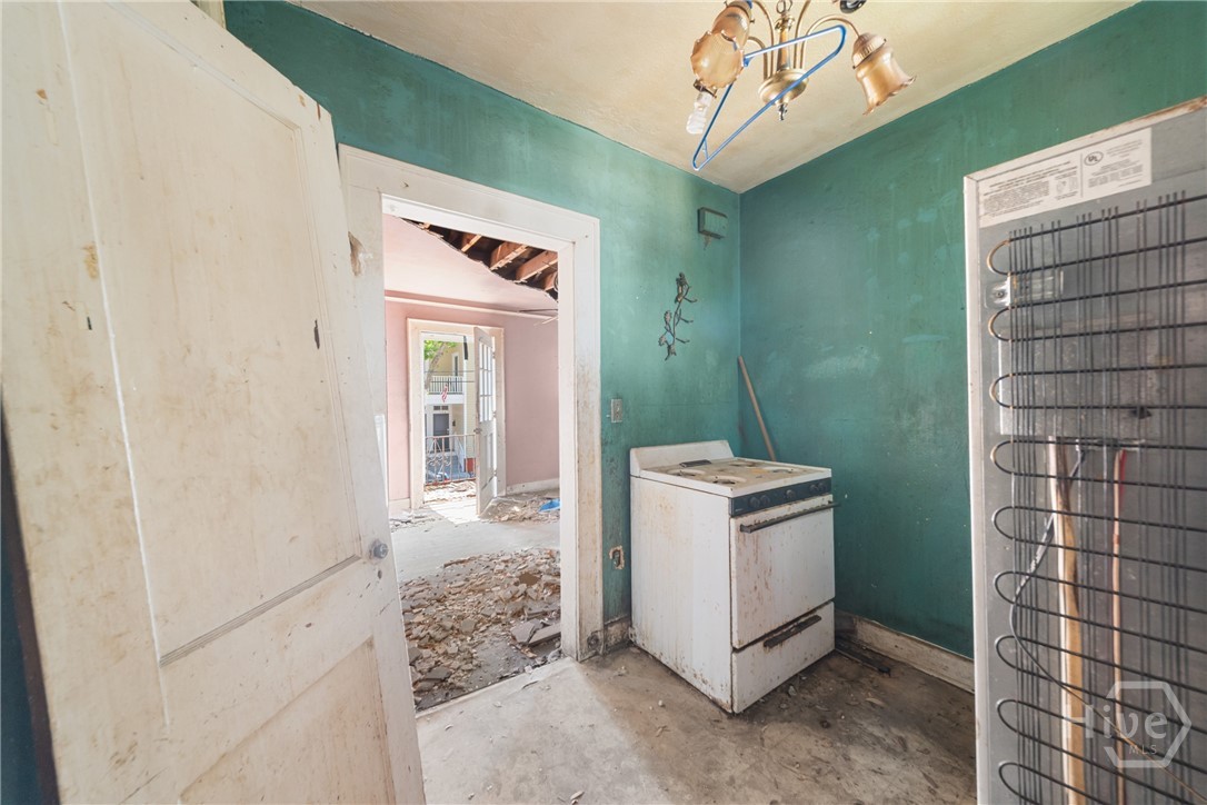 108 W 33rd Street Property Photo 16