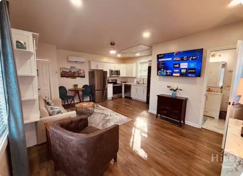 3 E Lathrop Avenue Property Photo 3