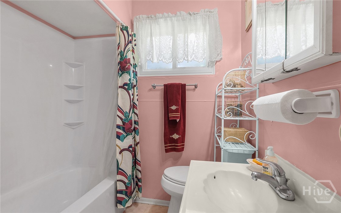 2438 E 39th Street Property Photo 8