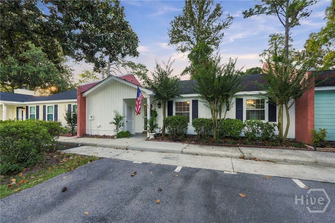 6 Navigator Lane Property Photo 2