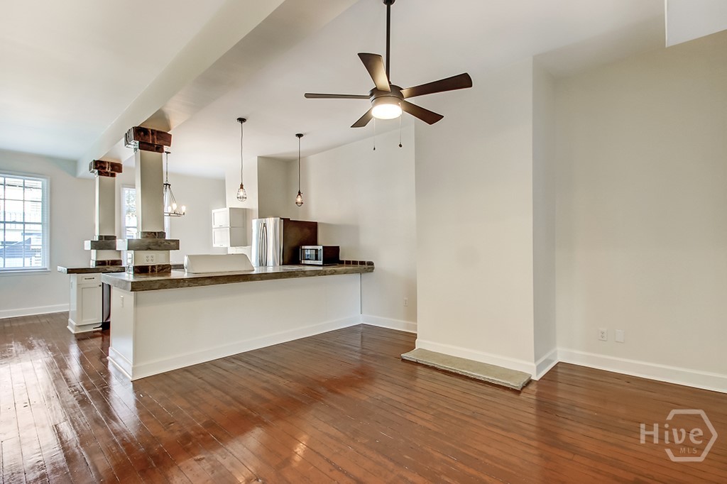 303 W Henry Street A Property Photo 4