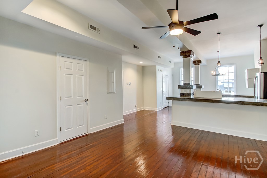 303 W Henry Street A Property Photo 5