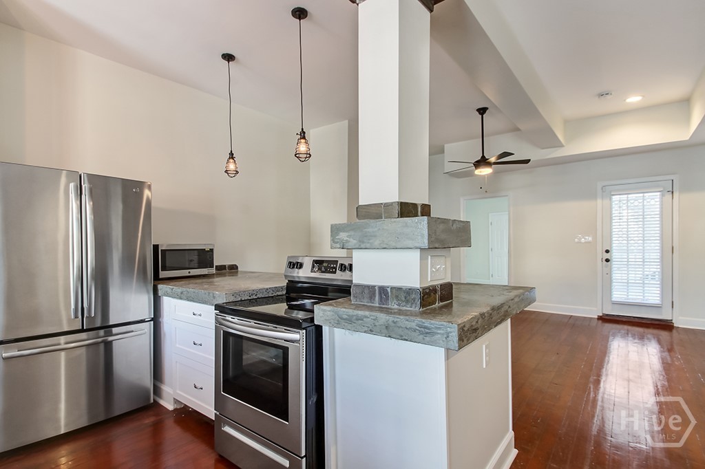 303 W Henry Street A Property Photo 10