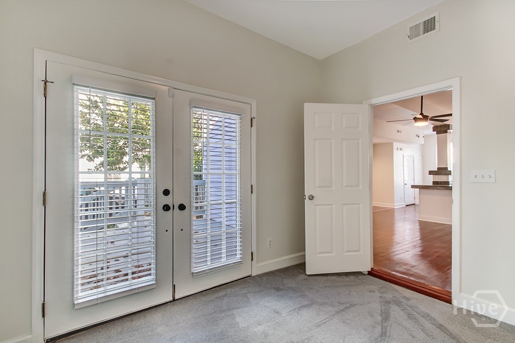 303 W Henry Street A Property Photo 14