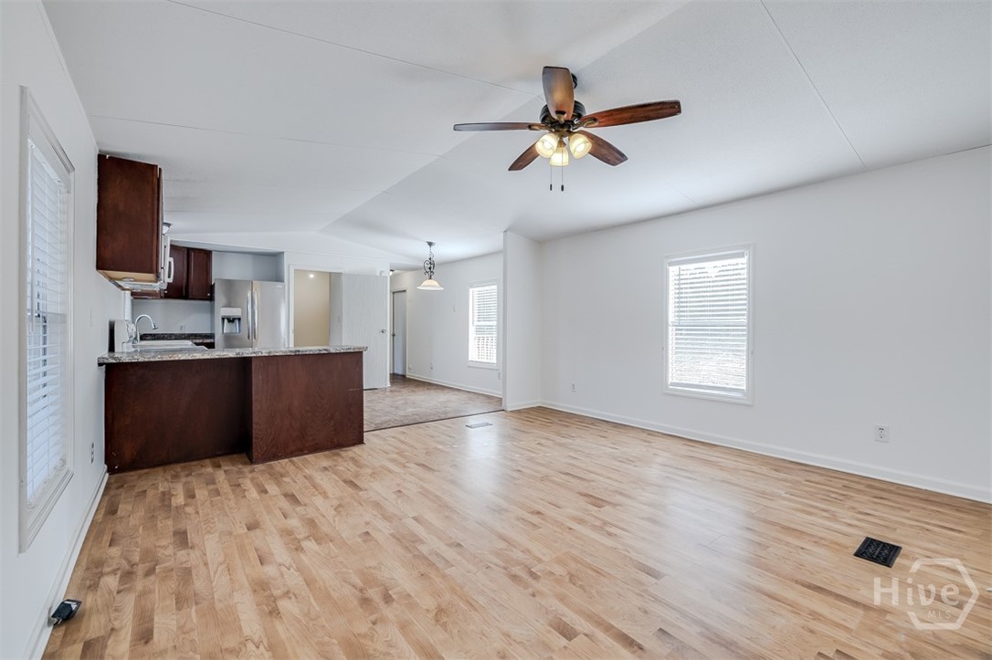 2923 Sandhill Road Property Photo 9