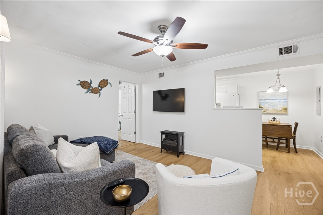 401 N Cromwell Road E8 Property Photo 6