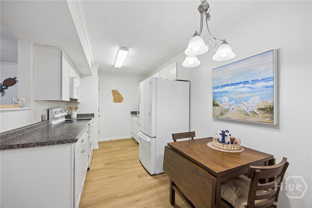 401 N Cromwell Road E8 Property Photo 11