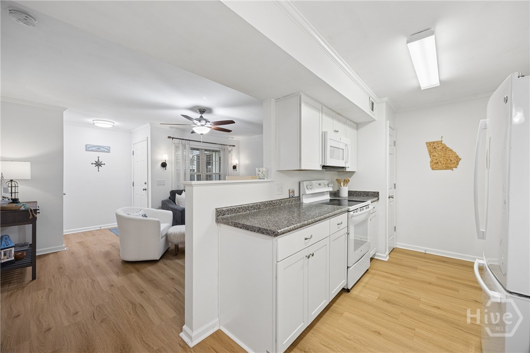 401 N Cromwell Road E8 Property Photo 12