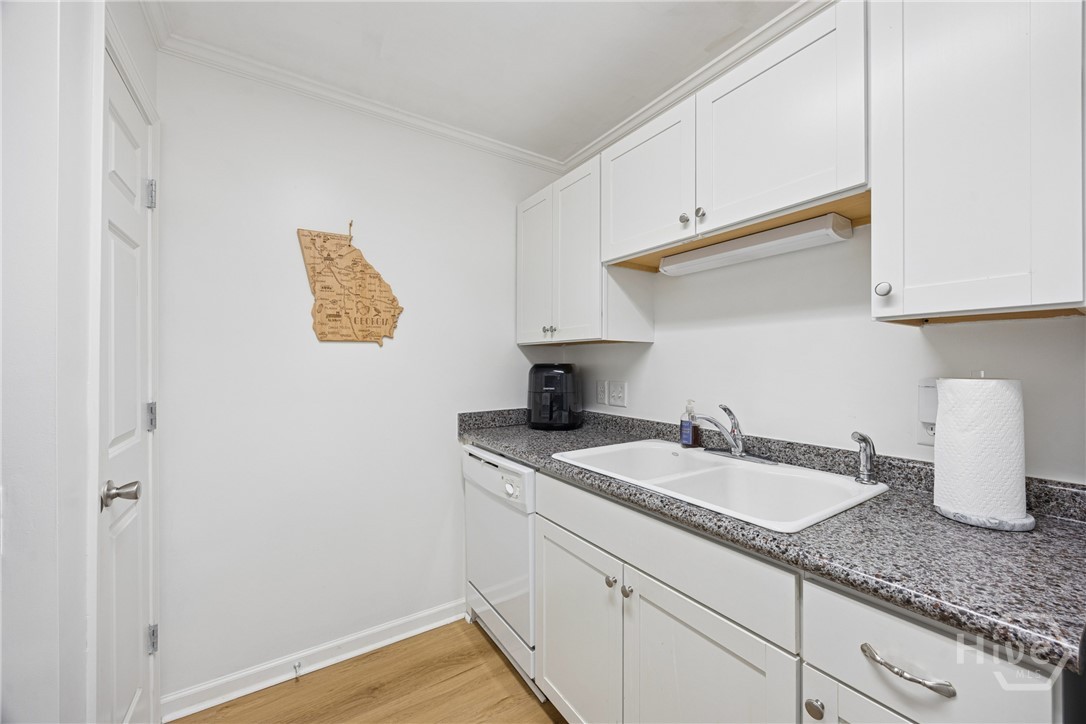 401 N Cromwell Road E8 Property Photo 13