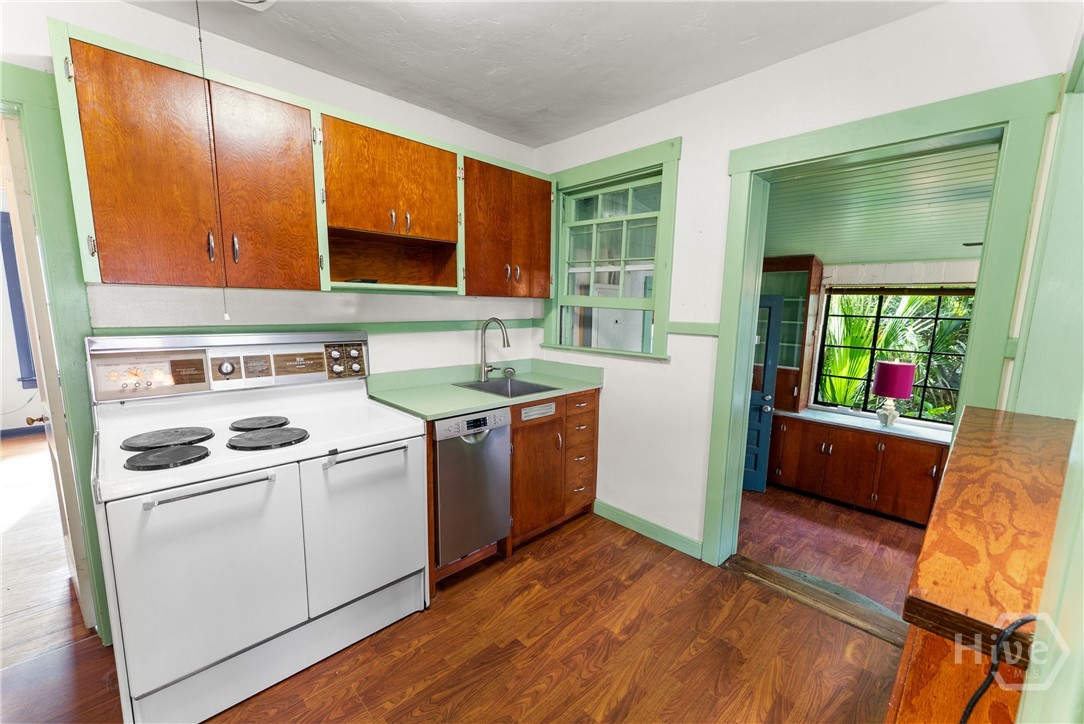505 E 63rd Street Property Photo 9